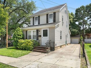 12 William St, Williston Park, NY 11596