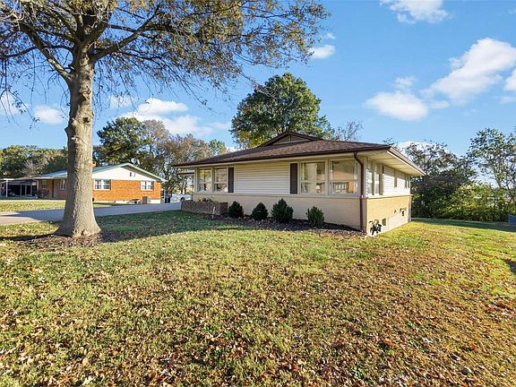 2nd image of 220 Camellia Dr