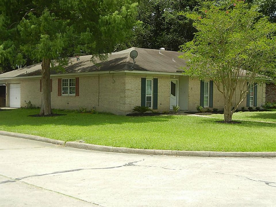 1st image of 807 Driftwood St