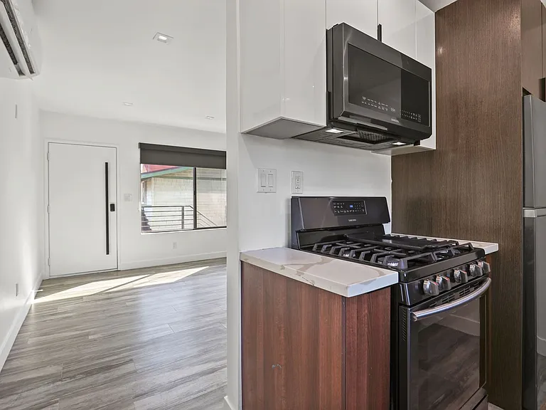 2814 Sichel Street Apartments — Photo 29