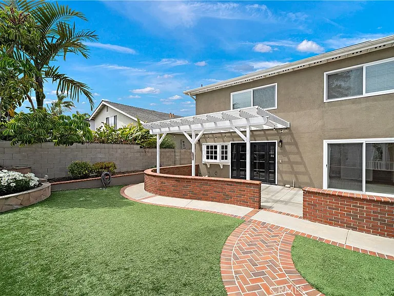 24352 Barbados Dr — Photo 2