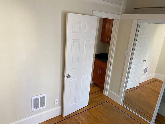3rd image of 138 Hyde St APT 28