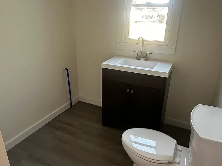 530 W Washington St #B — Photo 3