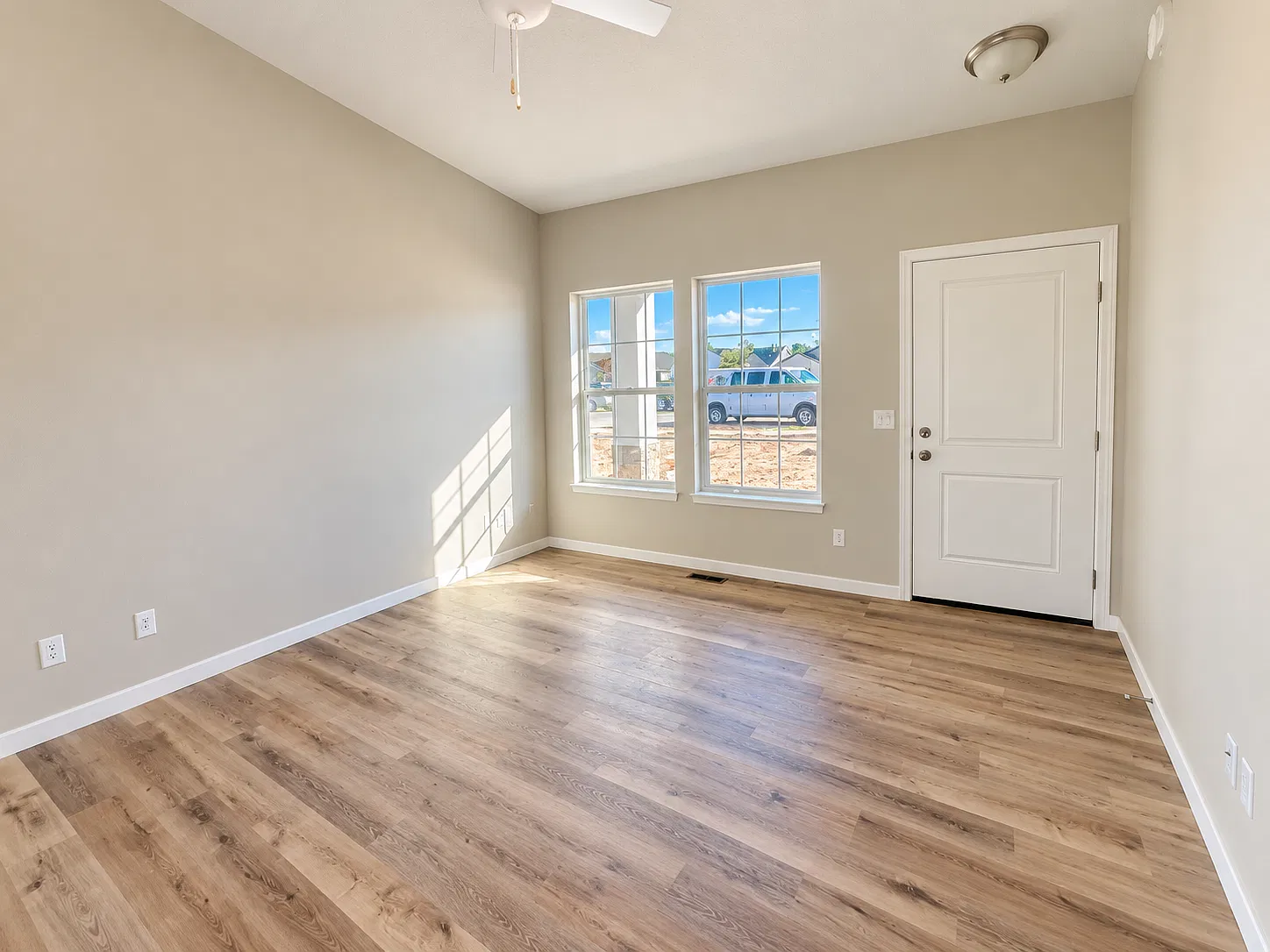 3 bed, 1230 sqft, $2,195 — Photo 2