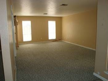 4th image of 2740 Rosewood Ave