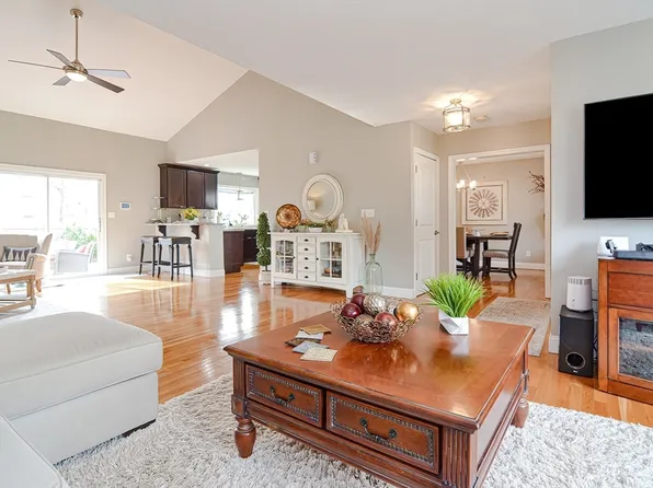 15 Lurie Cir, Stoughton, MA 02072