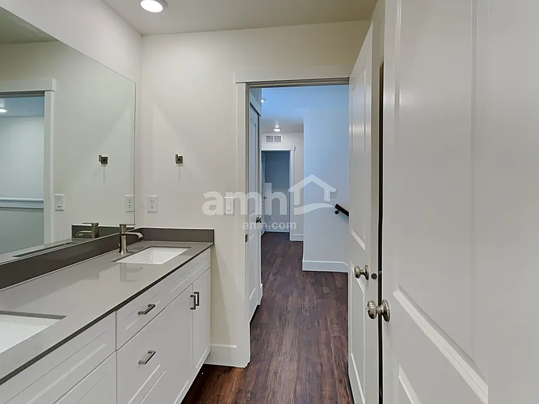 1034 Jillian Ave — Photo 16