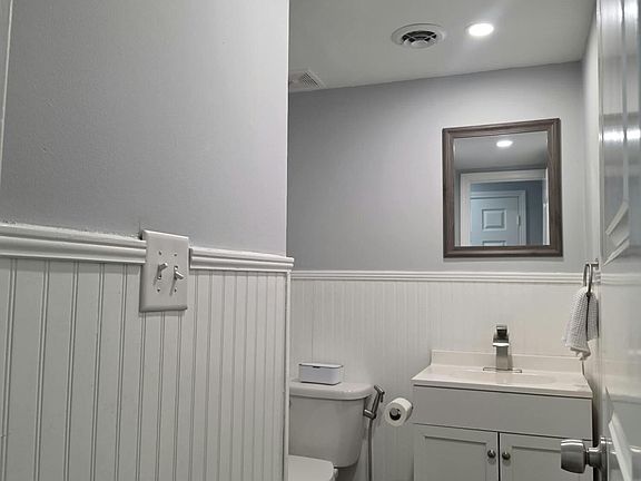 5th image of 100 Kimeran Ln APT A