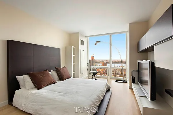 Sold by Town Residential | media 8