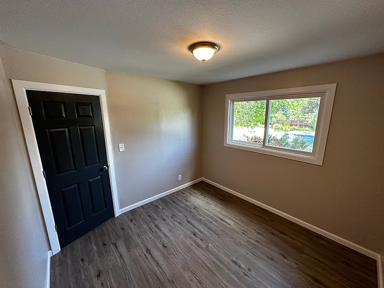 175 Custer St — Photo 15