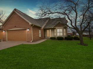24 Aspen Ct, Bloomington, IL