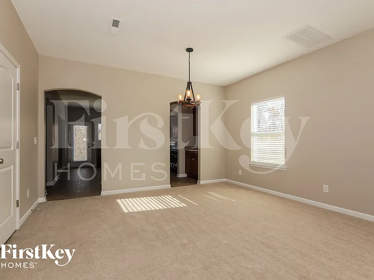 8008 April Ln — Photo 3