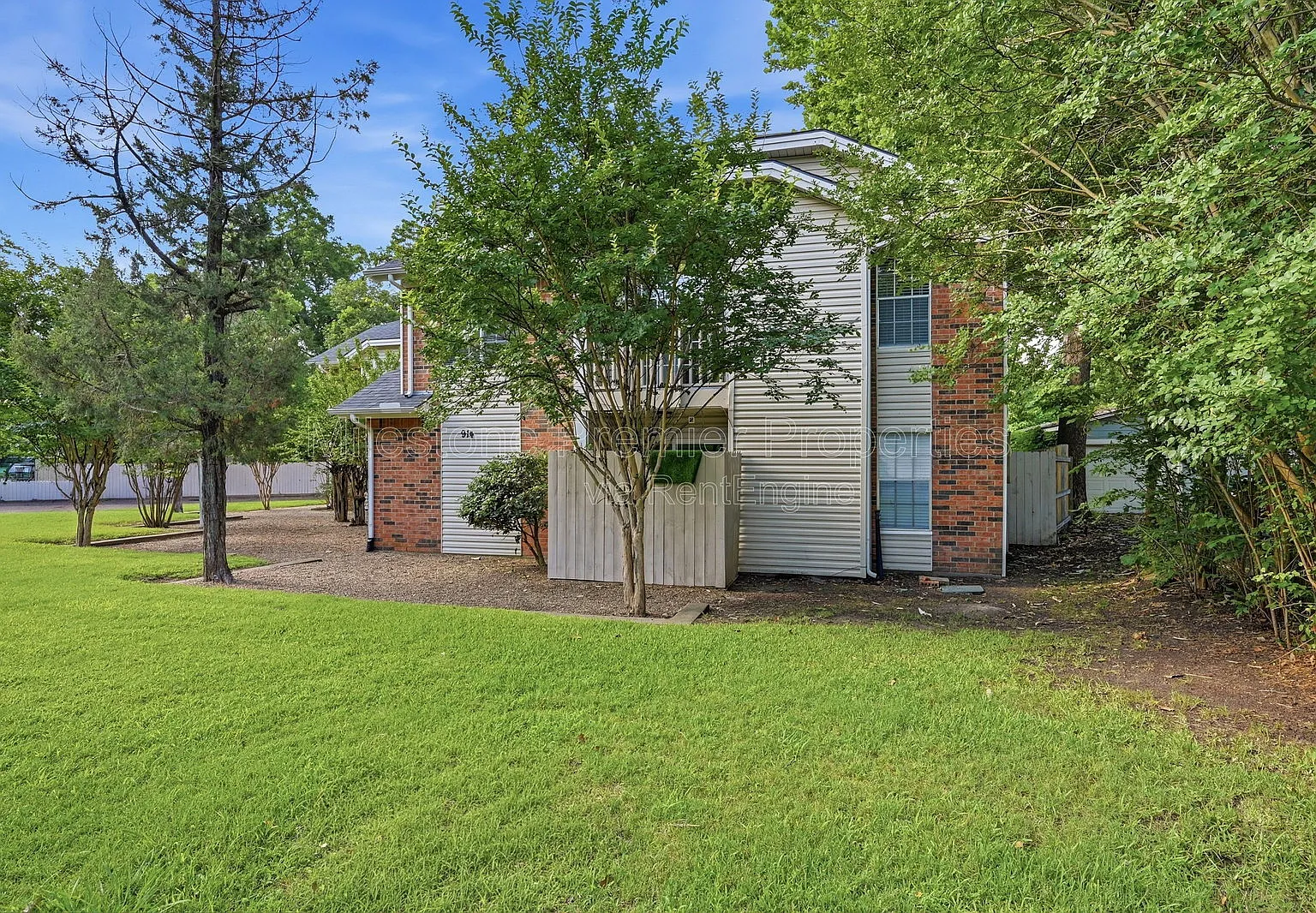 2 bed, 1.5 bath, 1287 sqft, $1,135 — Photo 3