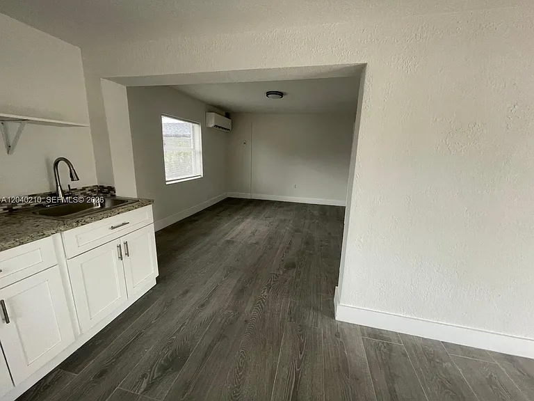 6801 SW 22nd St #2 — Photo 4