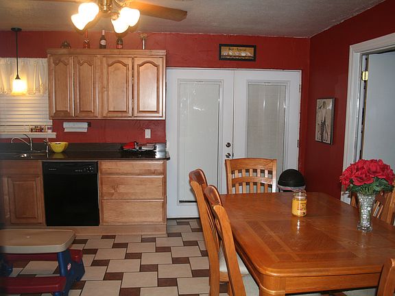 2nd image of 600 Hazel St