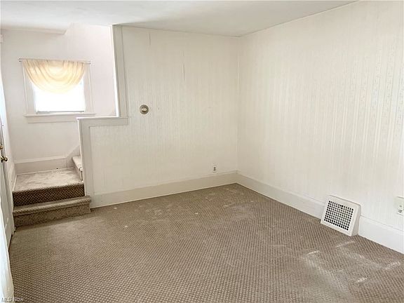 5th image of 1018 Shannon Ave