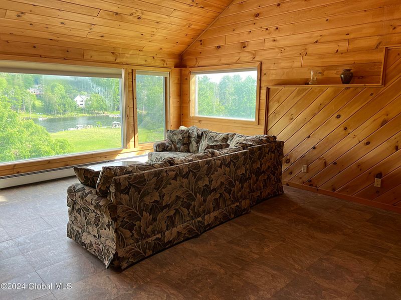 3rd image of 150 Lakeside Drive
