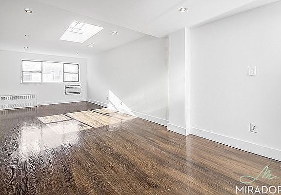 5th image of 27 W 16th St Ph D