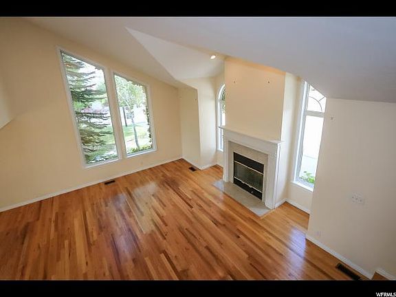 3rd image of 2914 E Skyridge Cir