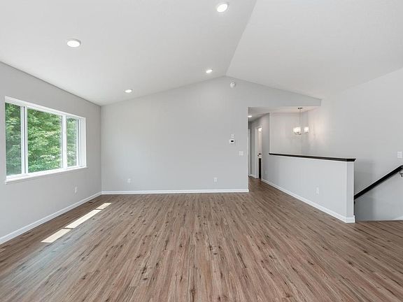 5th image of 1228 Olivia St SE