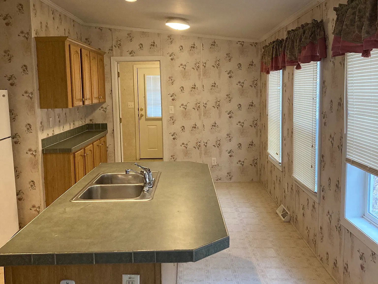 3 bed, 1600 sqft, $2,000 — Photo 3