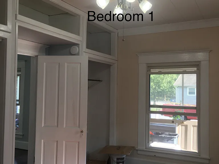 302 Elles Ave — Photo 2