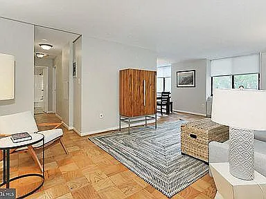1 bed, 819 sqft, $2,200 — Photo 3