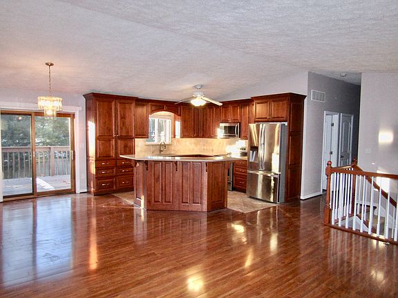 3rd image of 209 Oak Ave