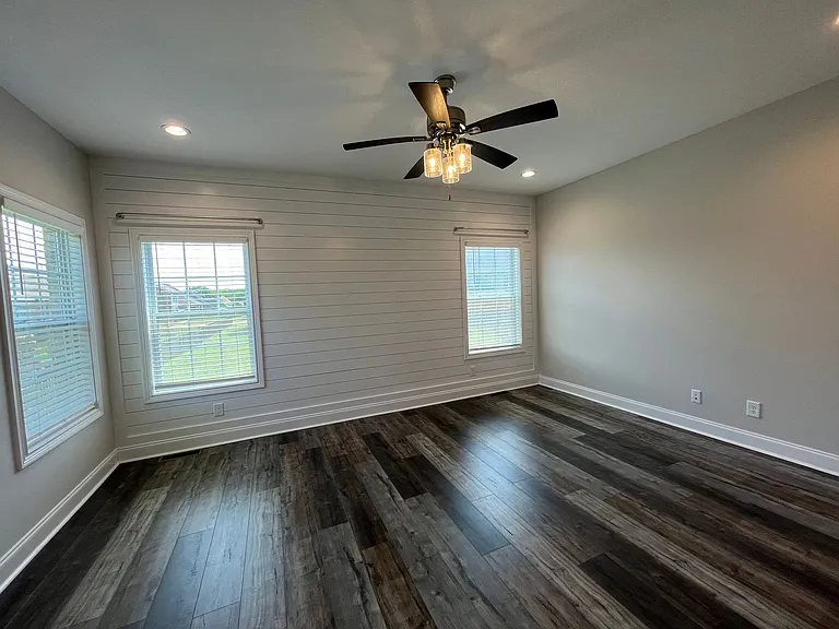 557 Dexter Dr — Photo 17