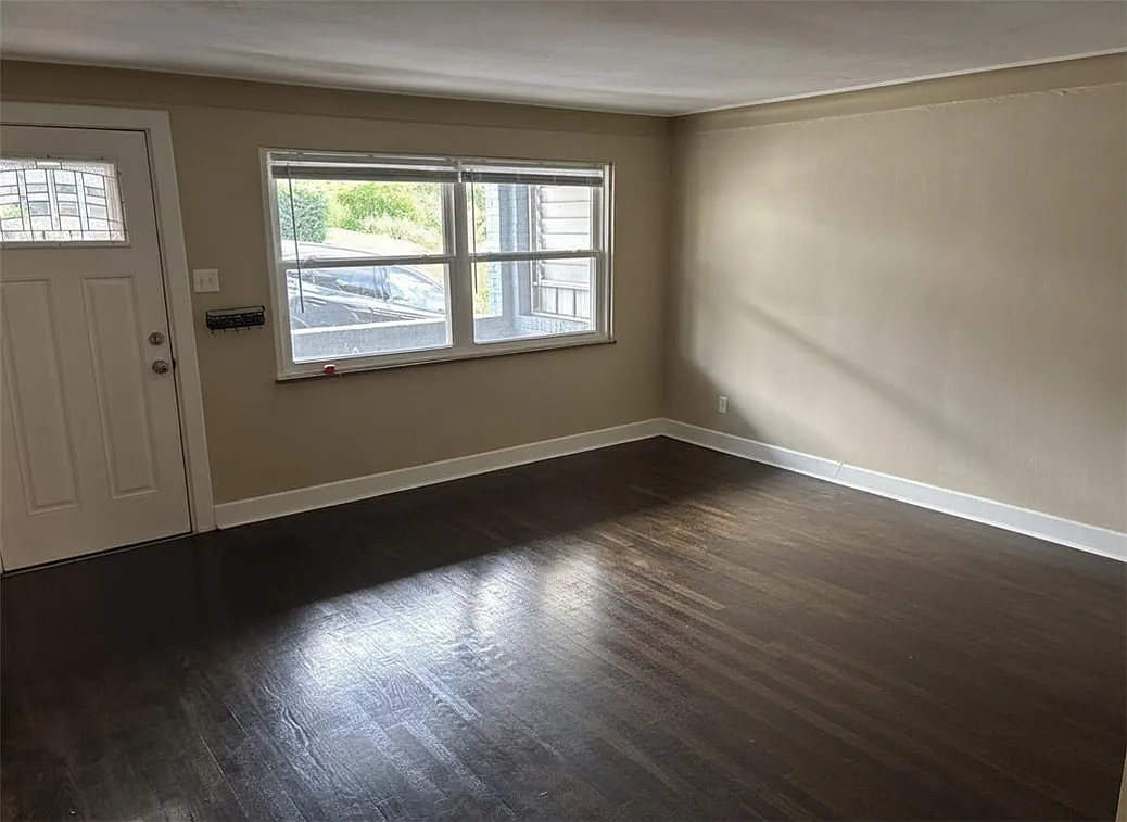 3 bed, 1.5 bath, 1312 sqft, $1,500 — Photo 4