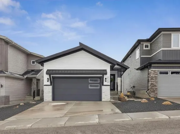 220 W Precedence Vw, Cochrane, AB T4C 2W8