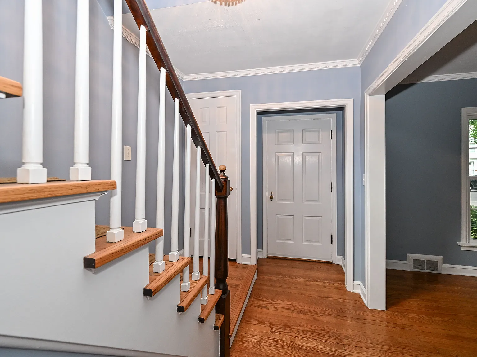 3 bed, 1.5 bath, 1949 sqft, $3,350 — Photo 4