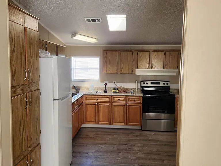 910 W Maxanna Blvd — Photo 19