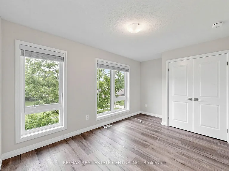 720 Grey St S #55 — Photo 41