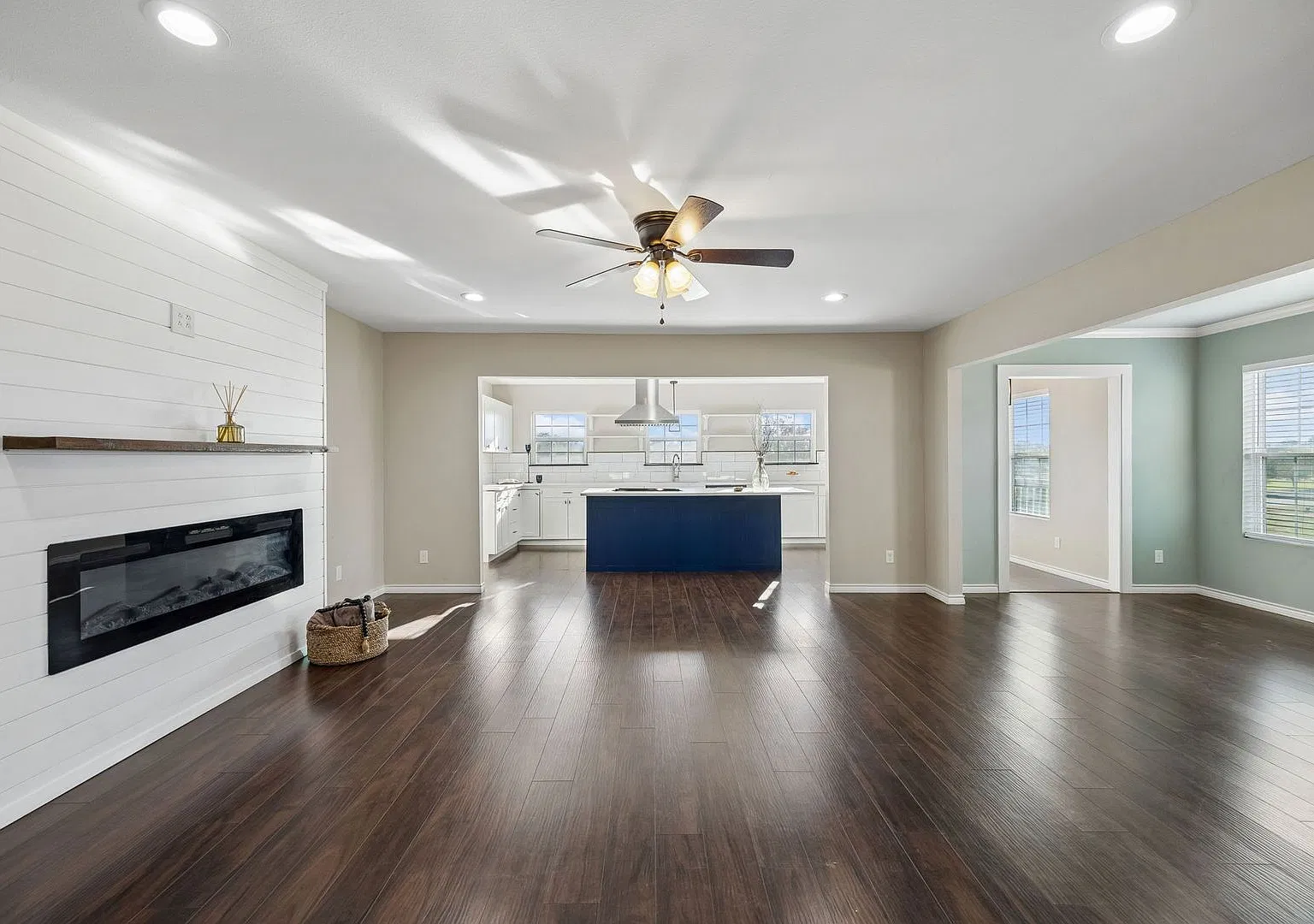 Two Acres. Endless Sunsets. Room to Breathe. Welcome Home! — Photo 2