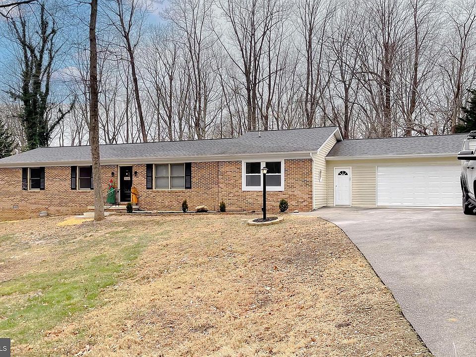1st image of 29765 Dogwood Cir