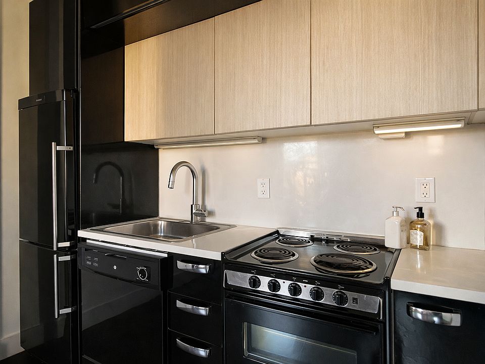 2nd image of 64 Maujer St #4