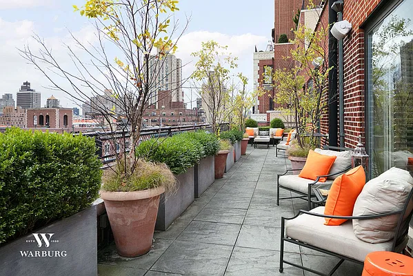 Sold by Warburg | media 4