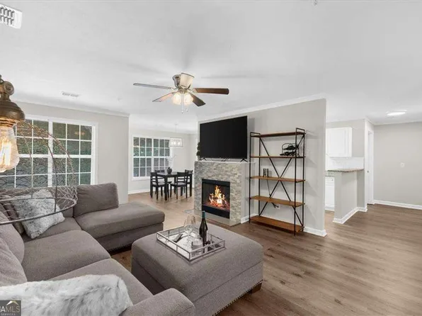 123 Streamside Dr, Roswell, GA 30076