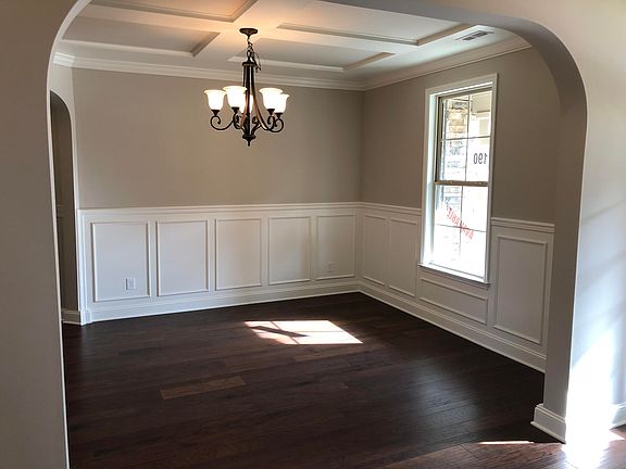 3rd image of English Ivy Ln Lot 190
