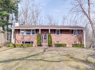 977 Avon Crest Blvd, Niskayuna, NY 12309