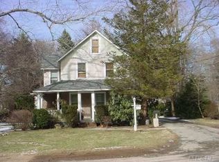 229 Crombie St, Huntington Station, NY 11746