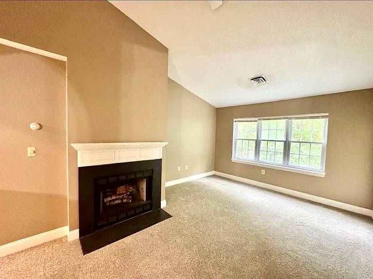 1000 Spring Valley Dr #G — Photo 10