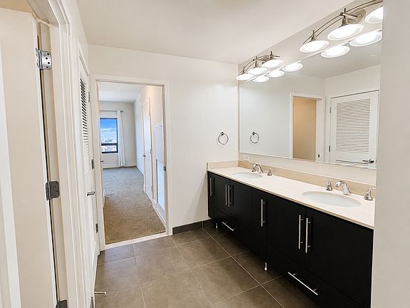 5th image of 88 E San Fernando St Unit 1710