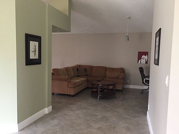 5th image of 29 Valencia Dr