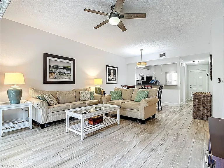 1044 Woodshire Ln #B102 — Photo 4