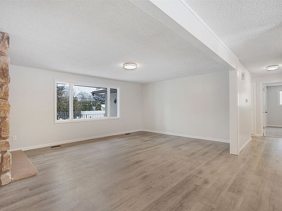 4th image of 606 W Jay Ave