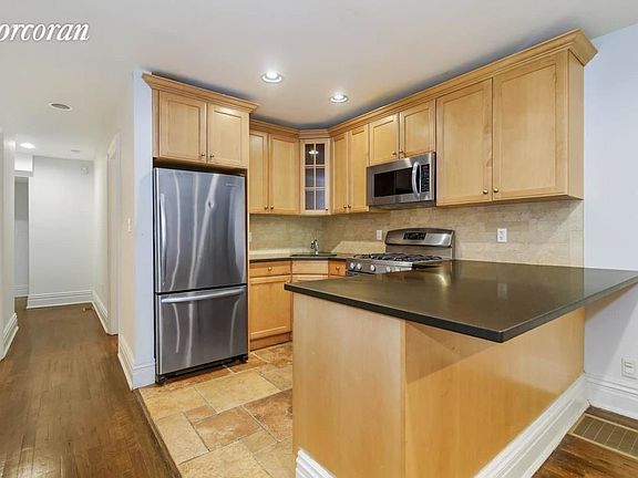 3rd image of 396 Park Pl #1