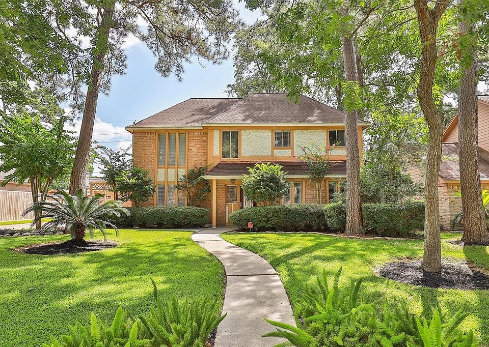 18618 Candleview Dr. - Stately home in Candlelight Hills. Nice curb appeal and cul-de-sac street.