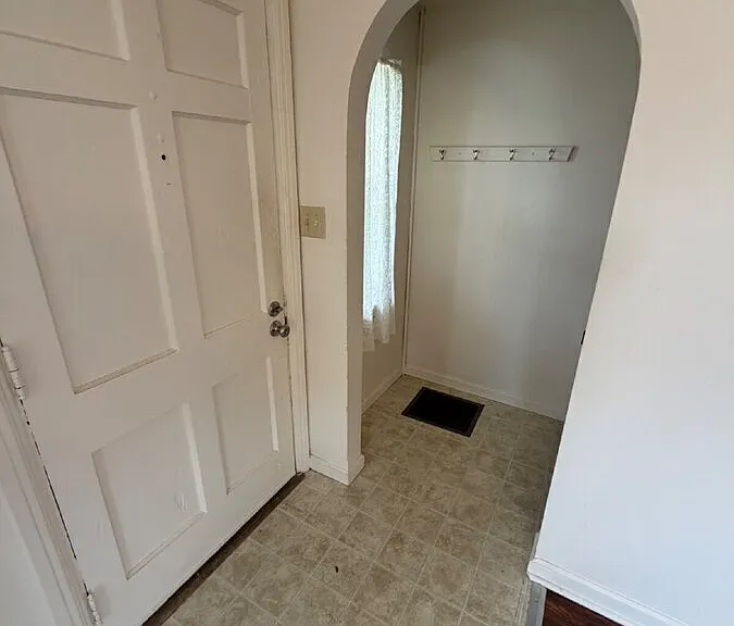 897 College Ave — Photo 9
